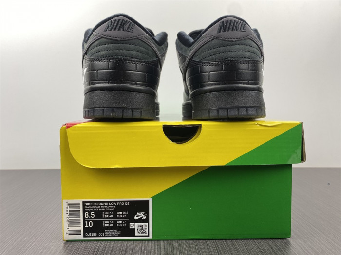 Familia x Nike SB Dunk Low “First Avenue” DJ1159-001