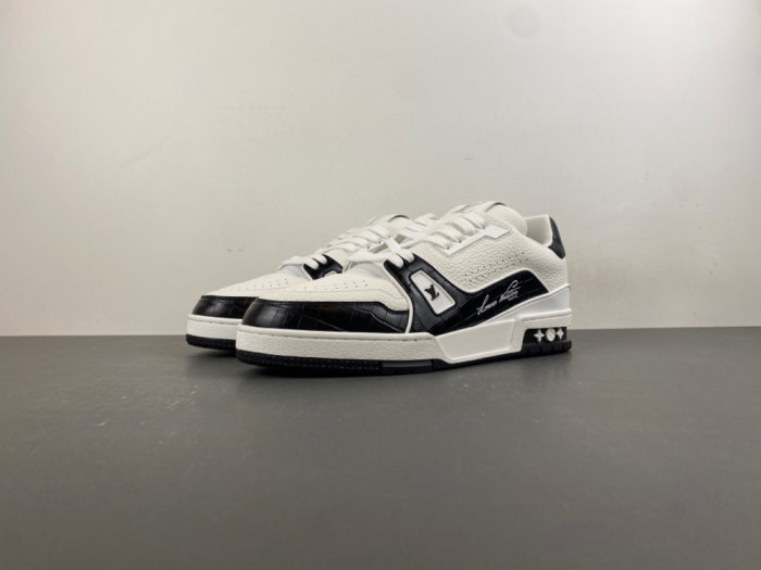 Louis Vuitton LV trainer black