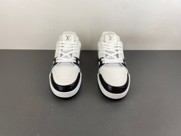 Louis Vuitton LV trainer black