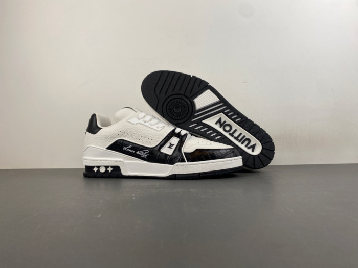 Louis Vuitton LV trainer black