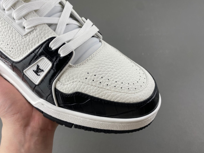 Louis Vuitton LV trainer black
