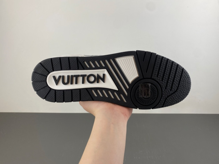 Louis Vuitton LV trainer black