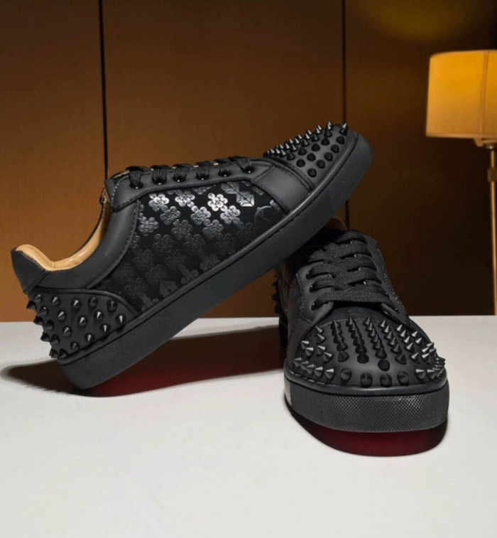 Ch**an louboutin l**is junior spikes